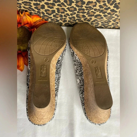 🦋B2G1🦋DEXFLEX COMFORT Black/White Floral Open Toe Wedge | 9 | - Picture 7 of 8